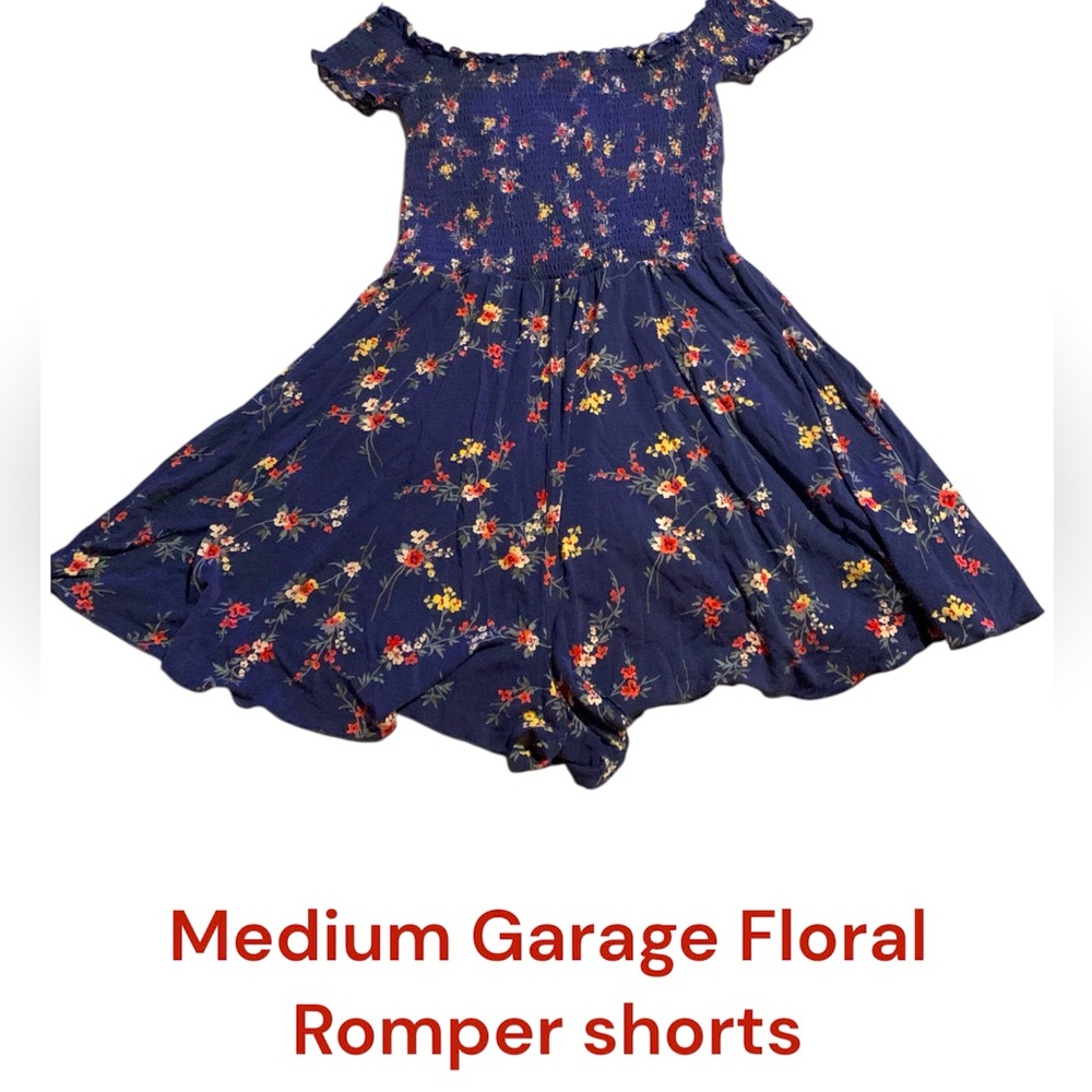 EUC Garage Medium floral Romper with wide leg shorts and shirred bodice Y2K
